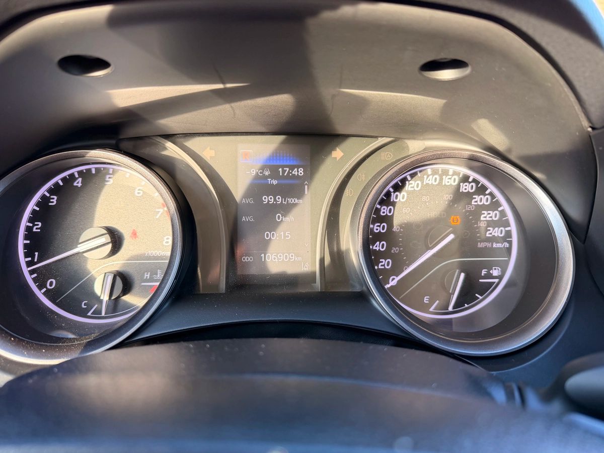 2021 Toyota Camry - Image 28