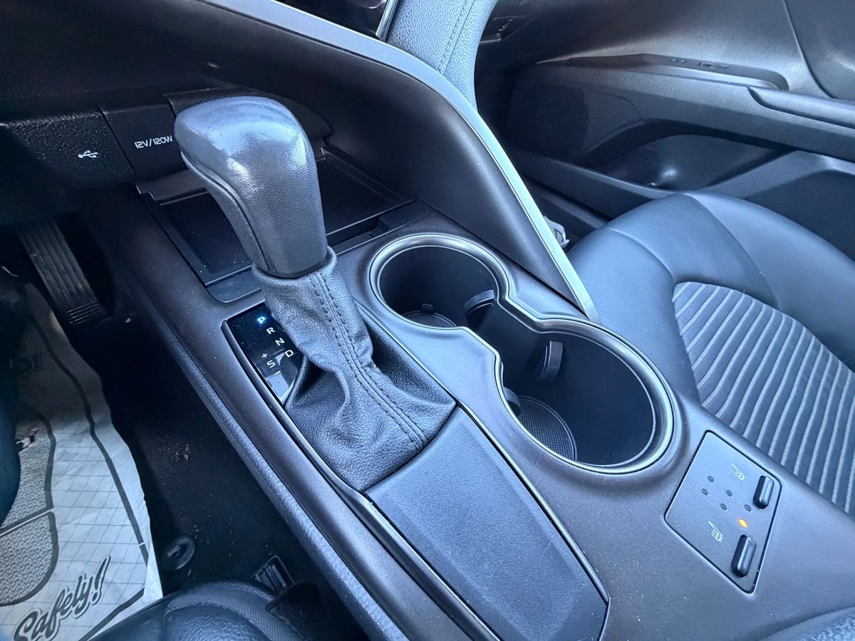 2021 Toyota Camry - Image 22