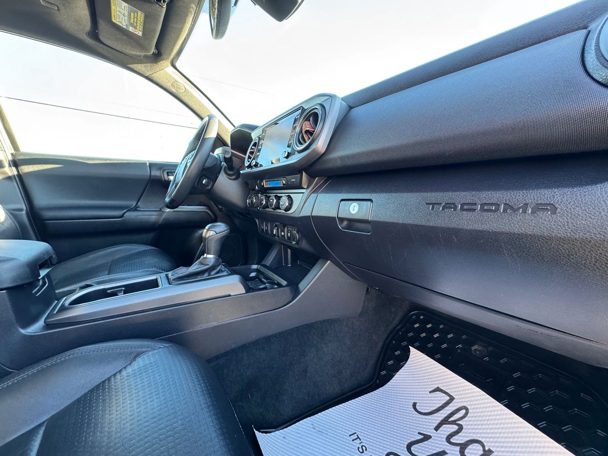 2021 Toyota Tacoma - Image 17