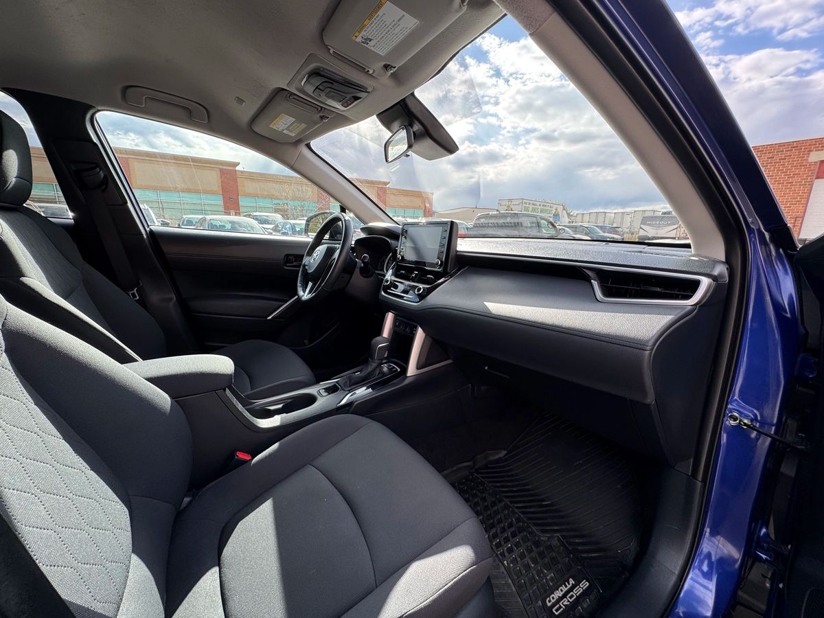 2022 Toyota Corolla Cross - Image 22