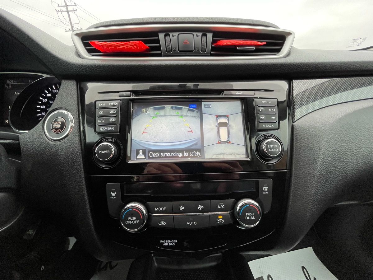 2016 Nissan Rogue - Image 32