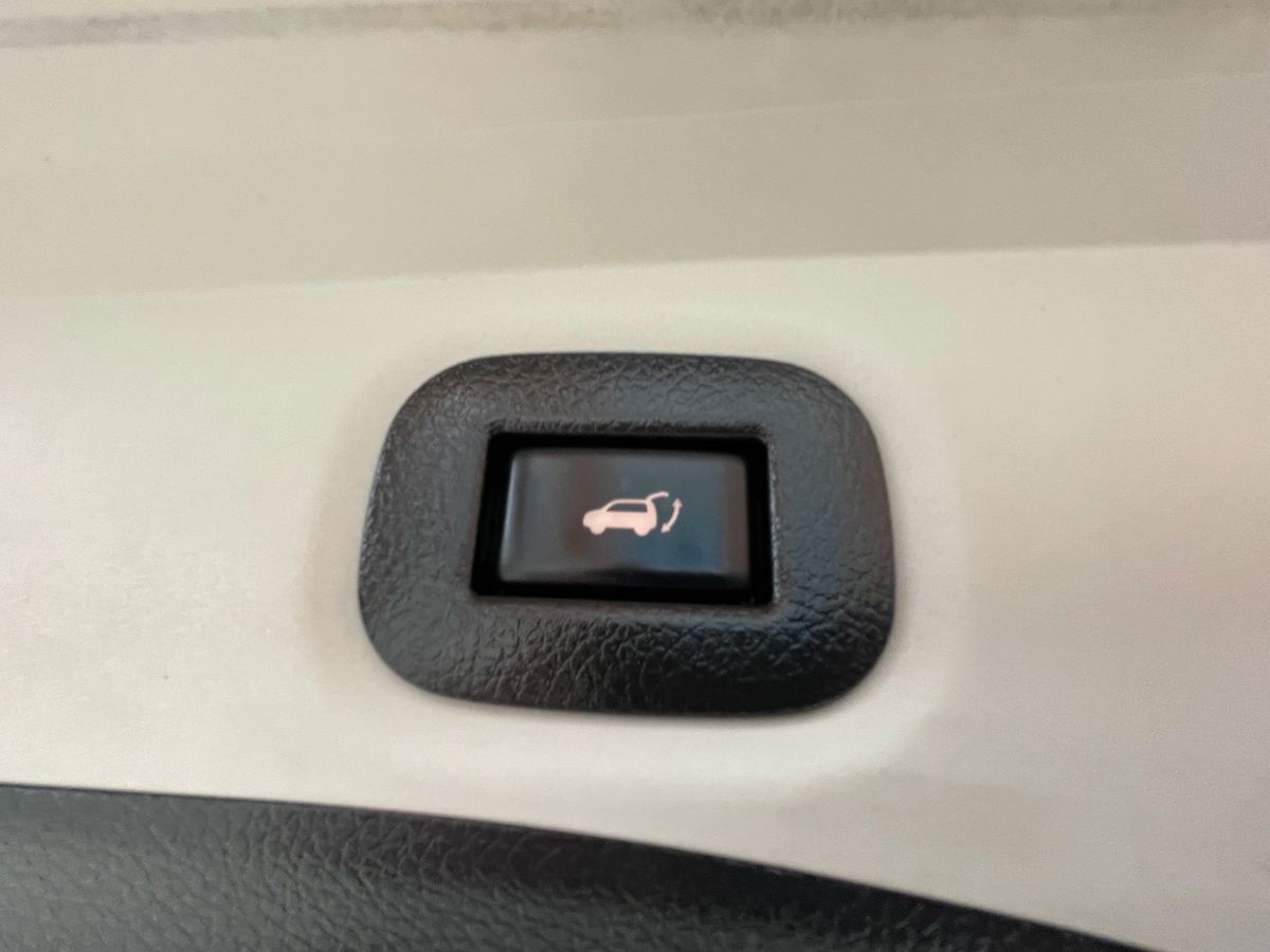 2016 Nissan Rogue - Image 19