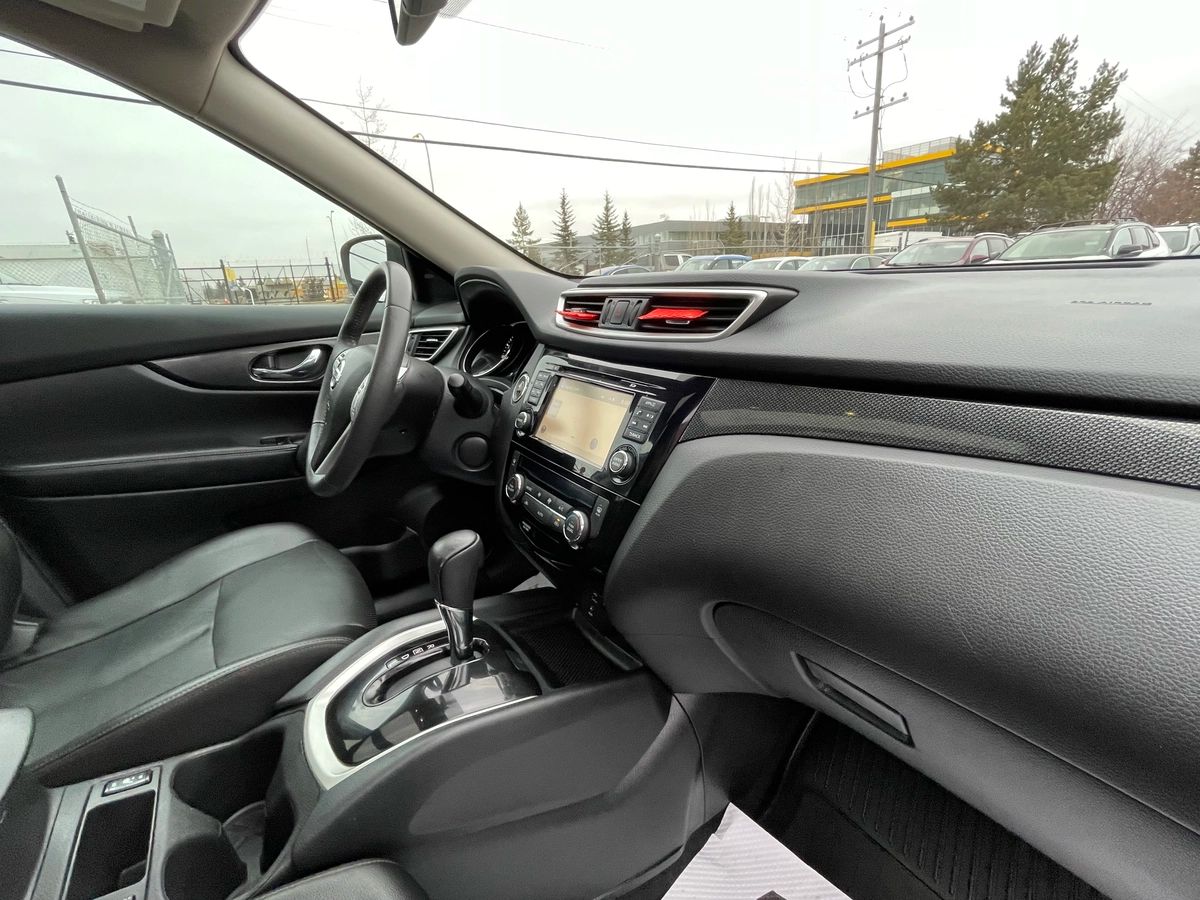 2016 Nissan Rogue - Image 26