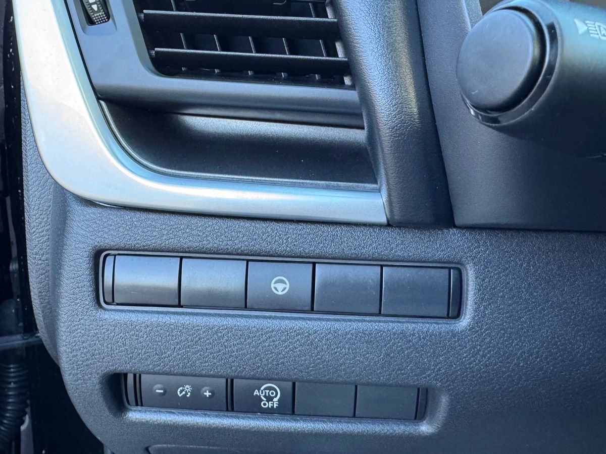 2023 Nissan Rogue - Image 15