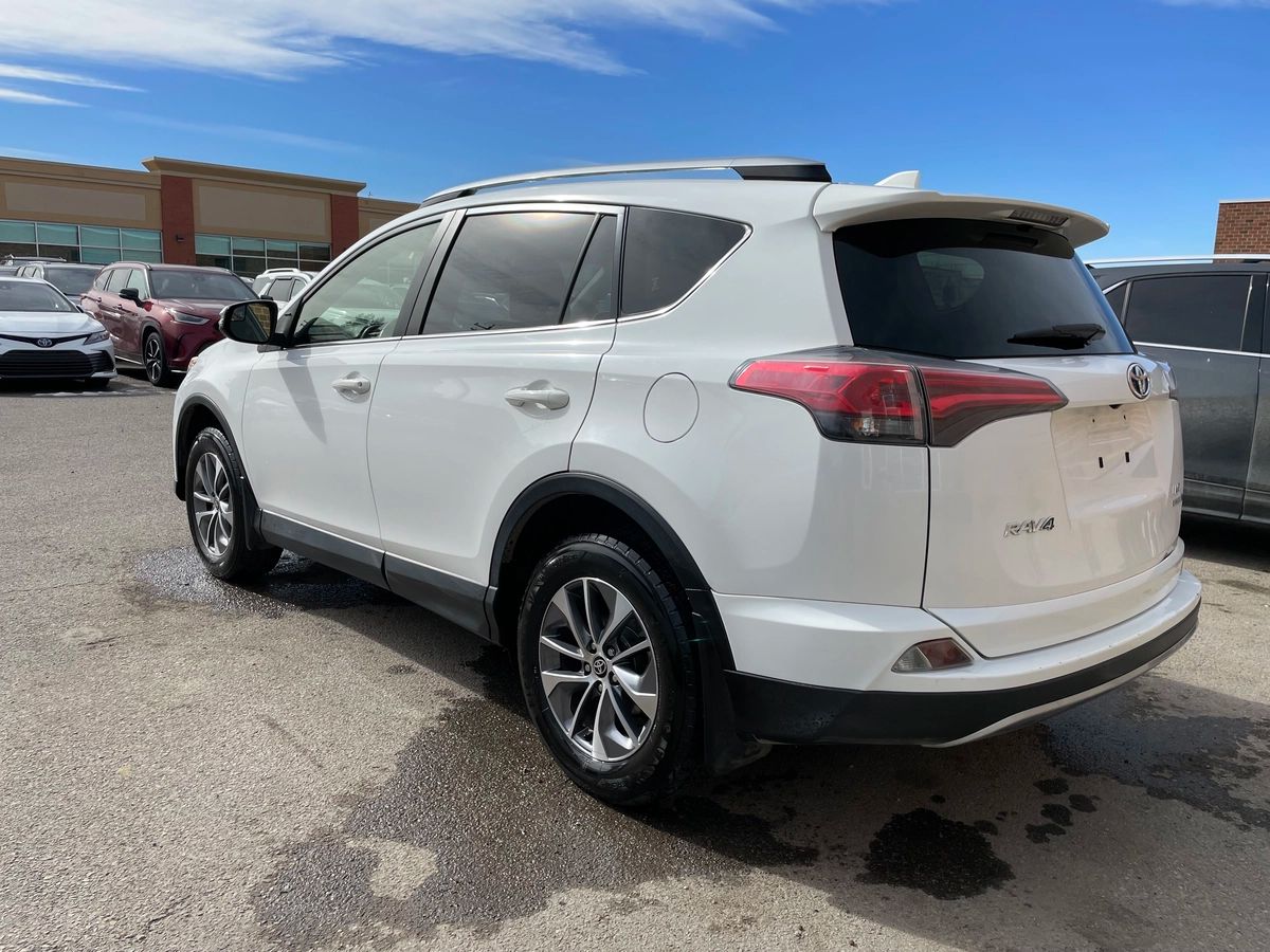 2017 Toyota RAV4 - Image 7