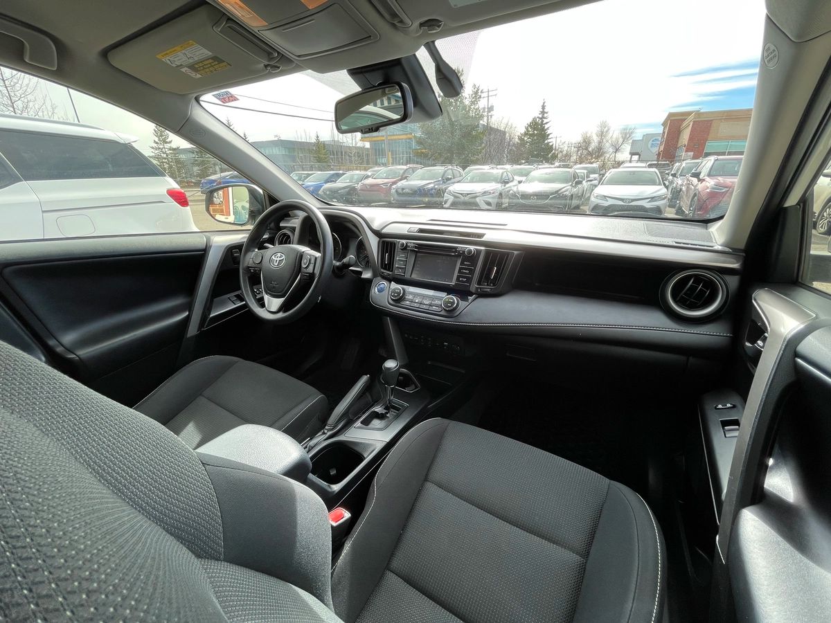 2017 Toyota RAV4 - Image 21