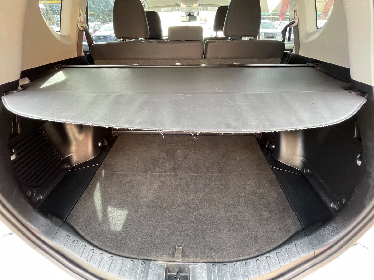 2017 Toyota RAV4 - Image 19