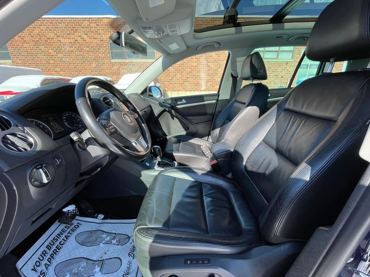 2012 Volkswagen Tiguan - Image 14