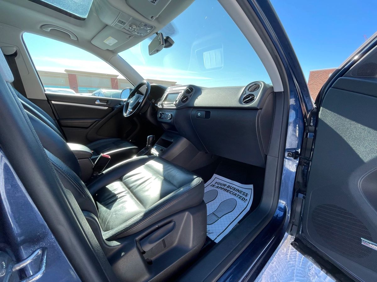 2012 Volkswagen Tiguan - Image 24