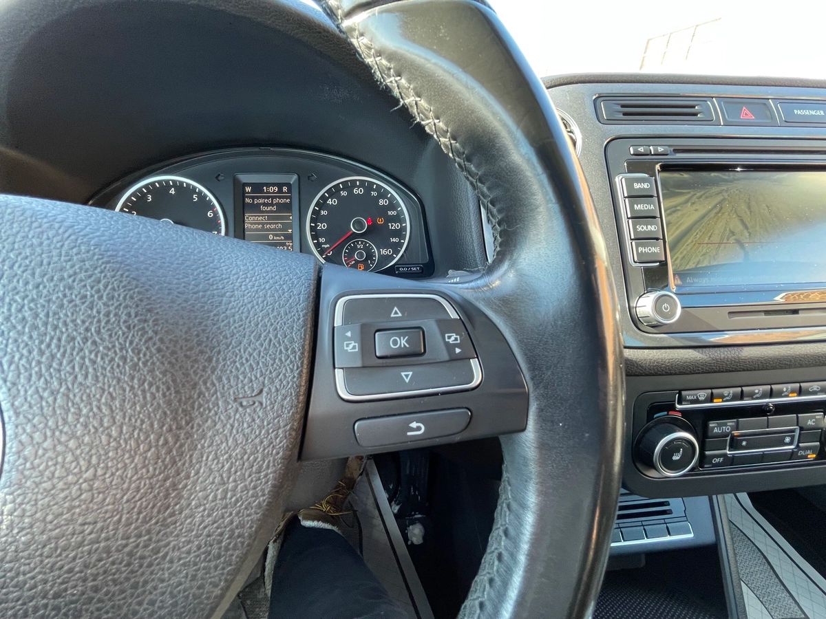 2012 Volkswagen Tiguan - Image 30