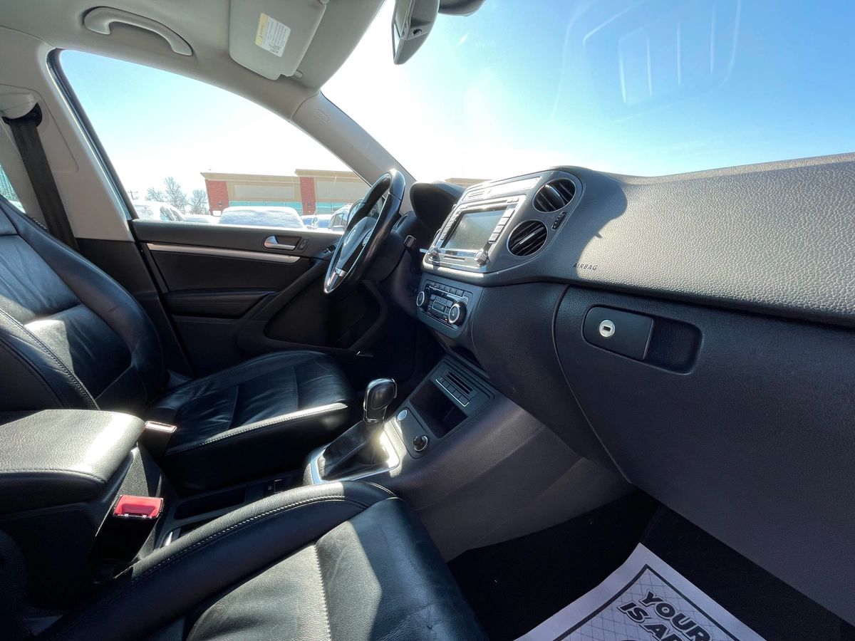 2012 Volkswagen Tiguan - Image 26