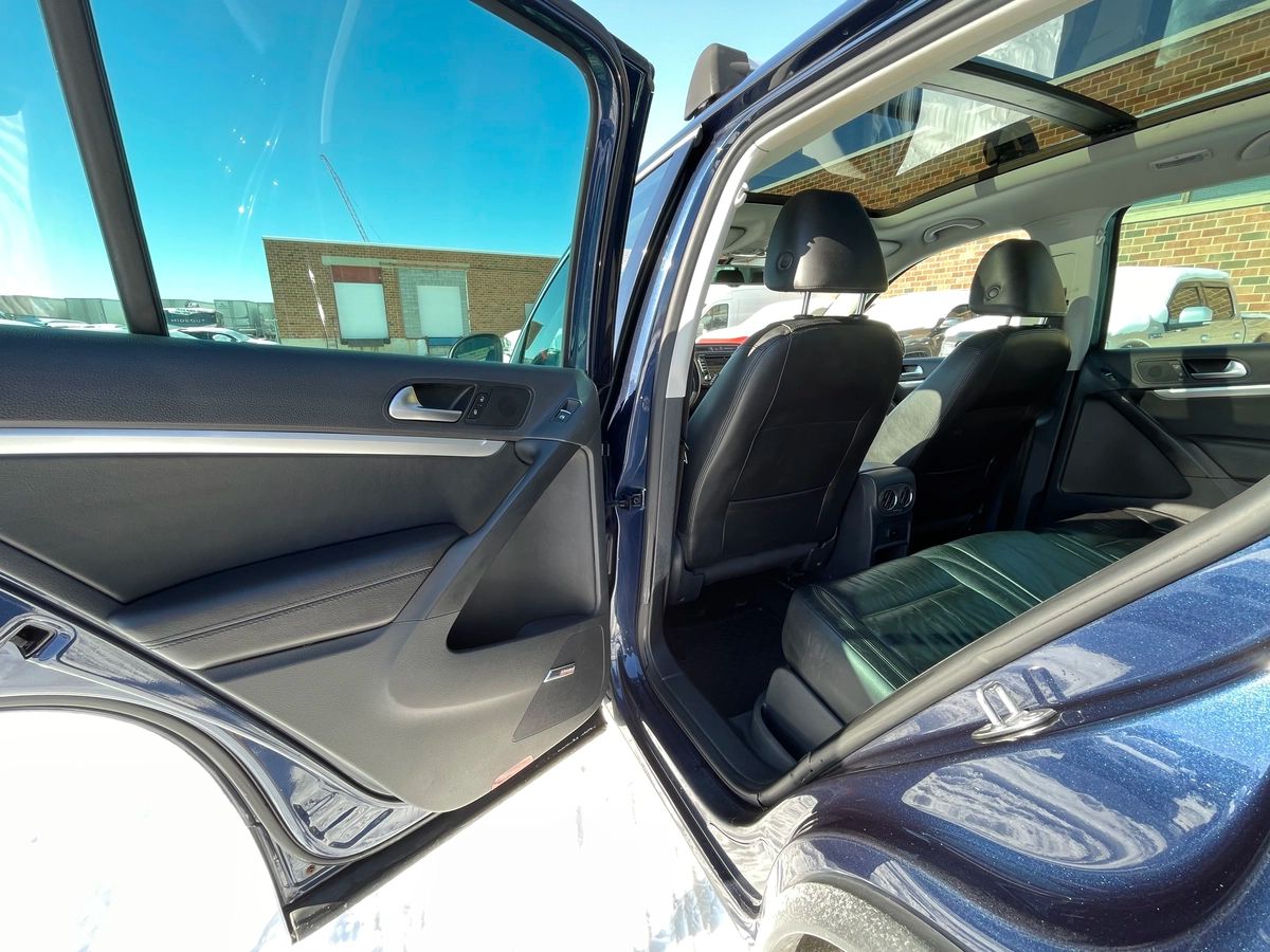 2012 Volkswagen Tiguan - Image 16
