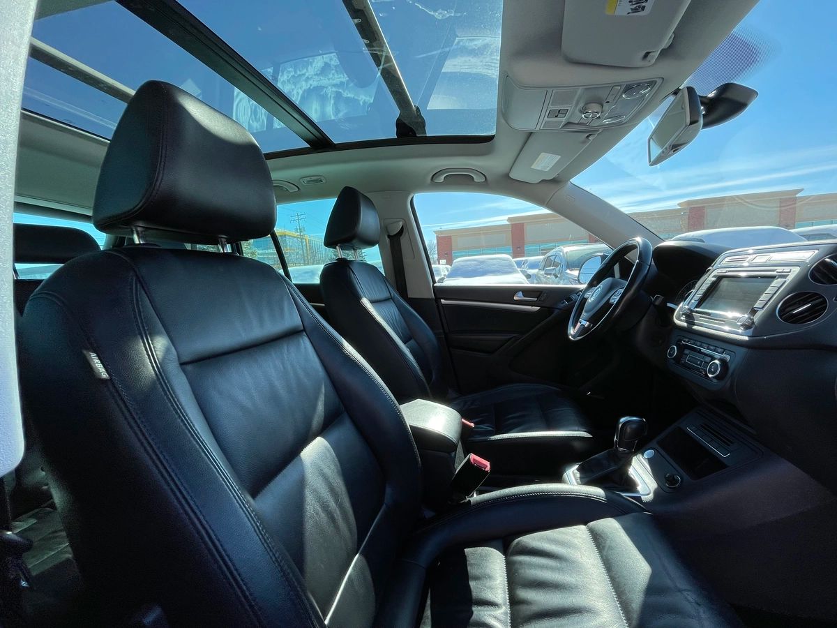 2012 Volkswagen Tiguan - Image 25