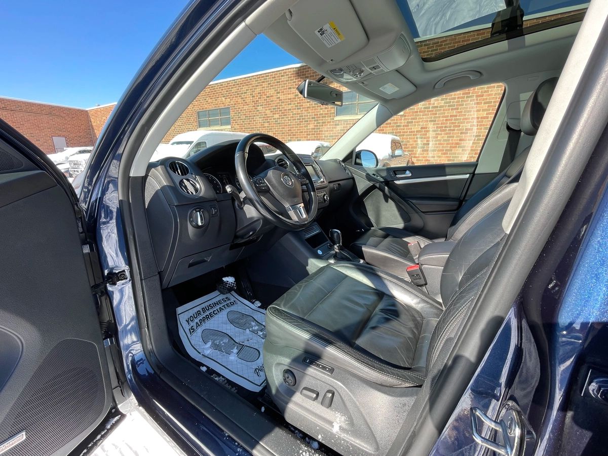 2012 Volkswagen Tiguan - Image 11