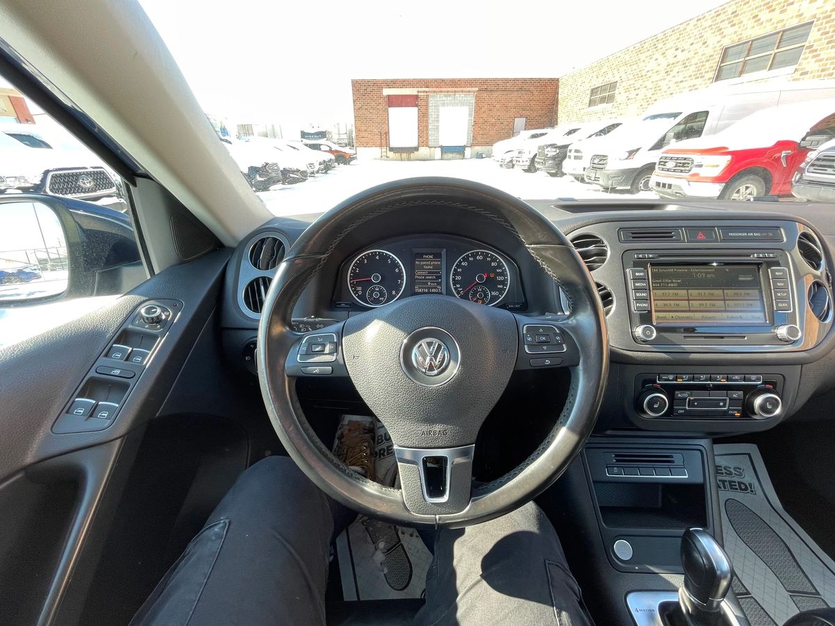2012 Volkswagen Tiguan - Image 27