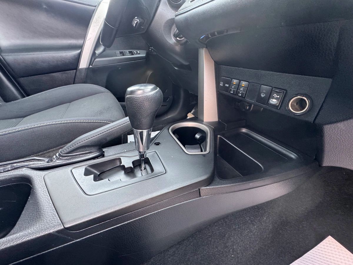 2016 Toyota RAV4 - Image 25