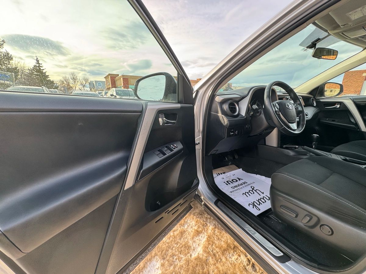 2016 Toyota RAV4 - Image 13