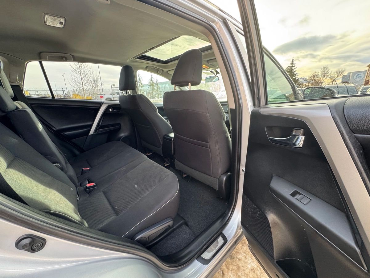 2016 Toyota RAV4 - Image 20