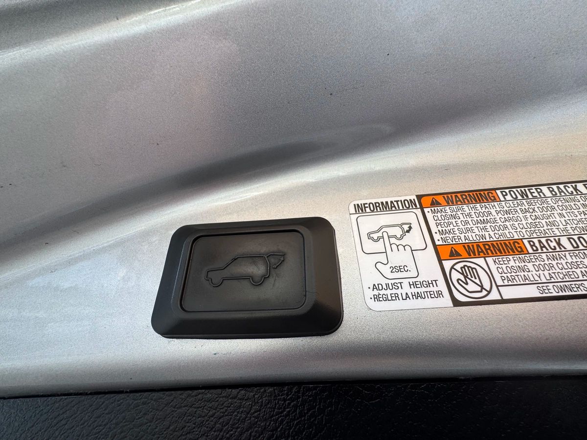 2016 Toyota RAV4 - Image 19