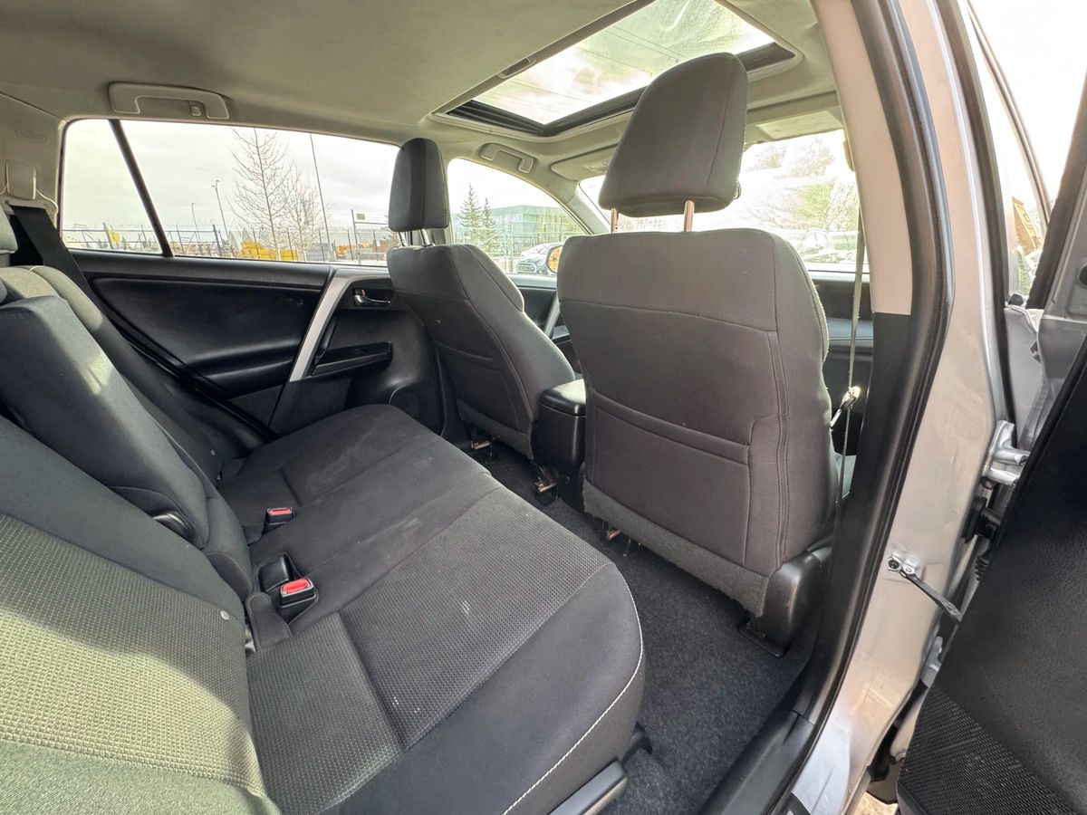 2016 Toyota RAV4 - Image 21