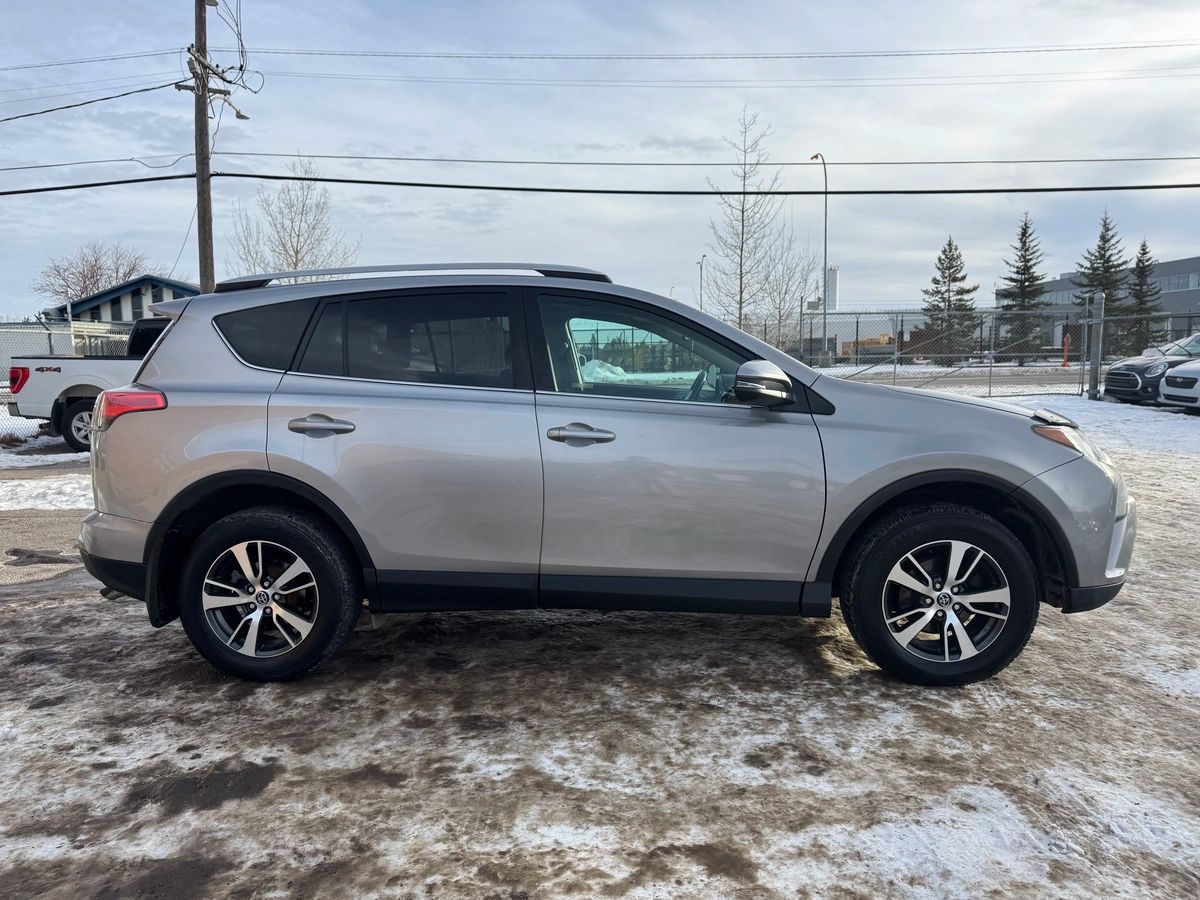 2016 Toyota RAV4 - Image 4