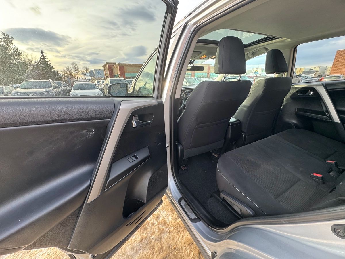 2016 Toyota RAV4 - Image 16