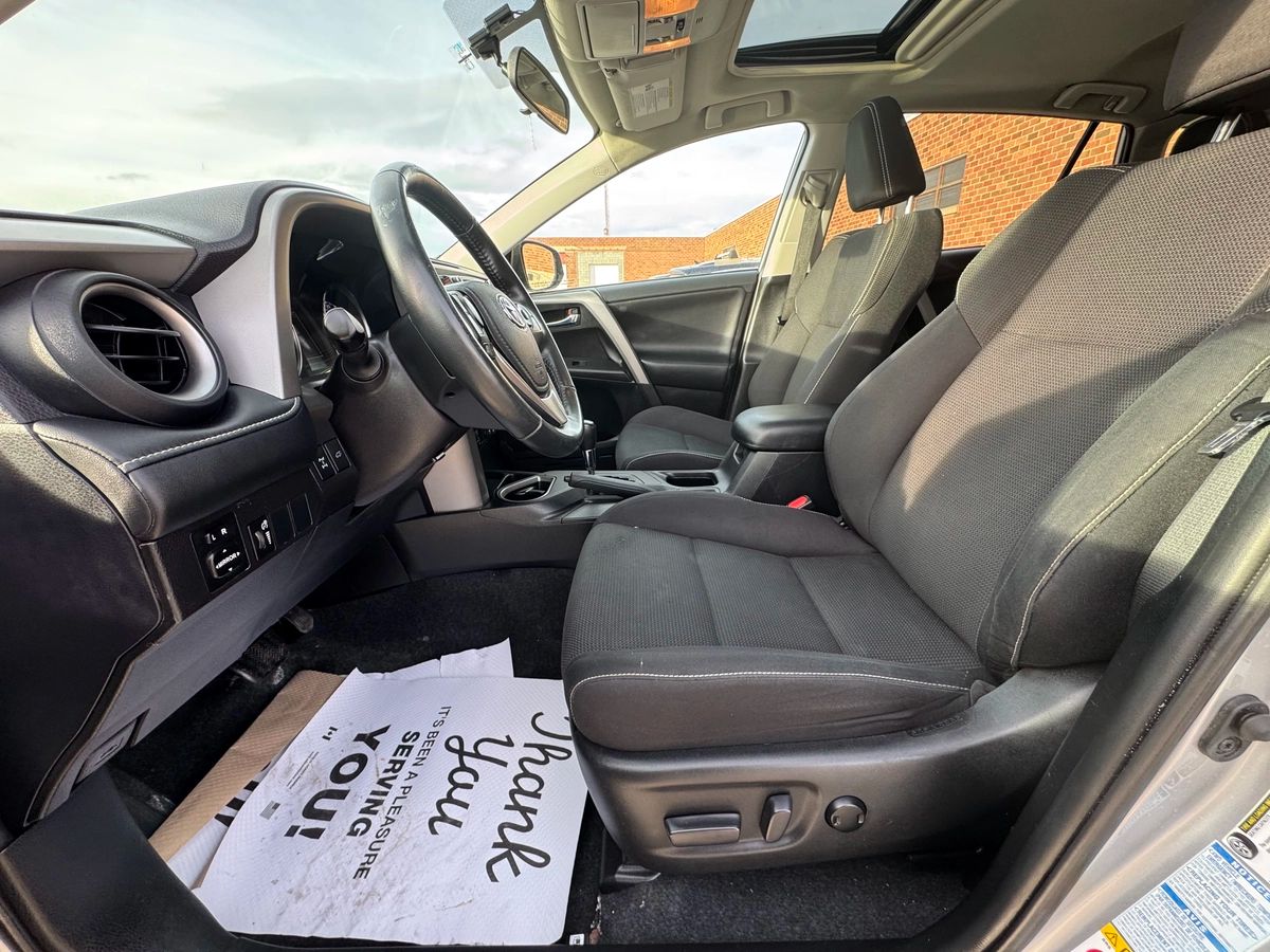 2016 Toyota RAV4 - Image 11