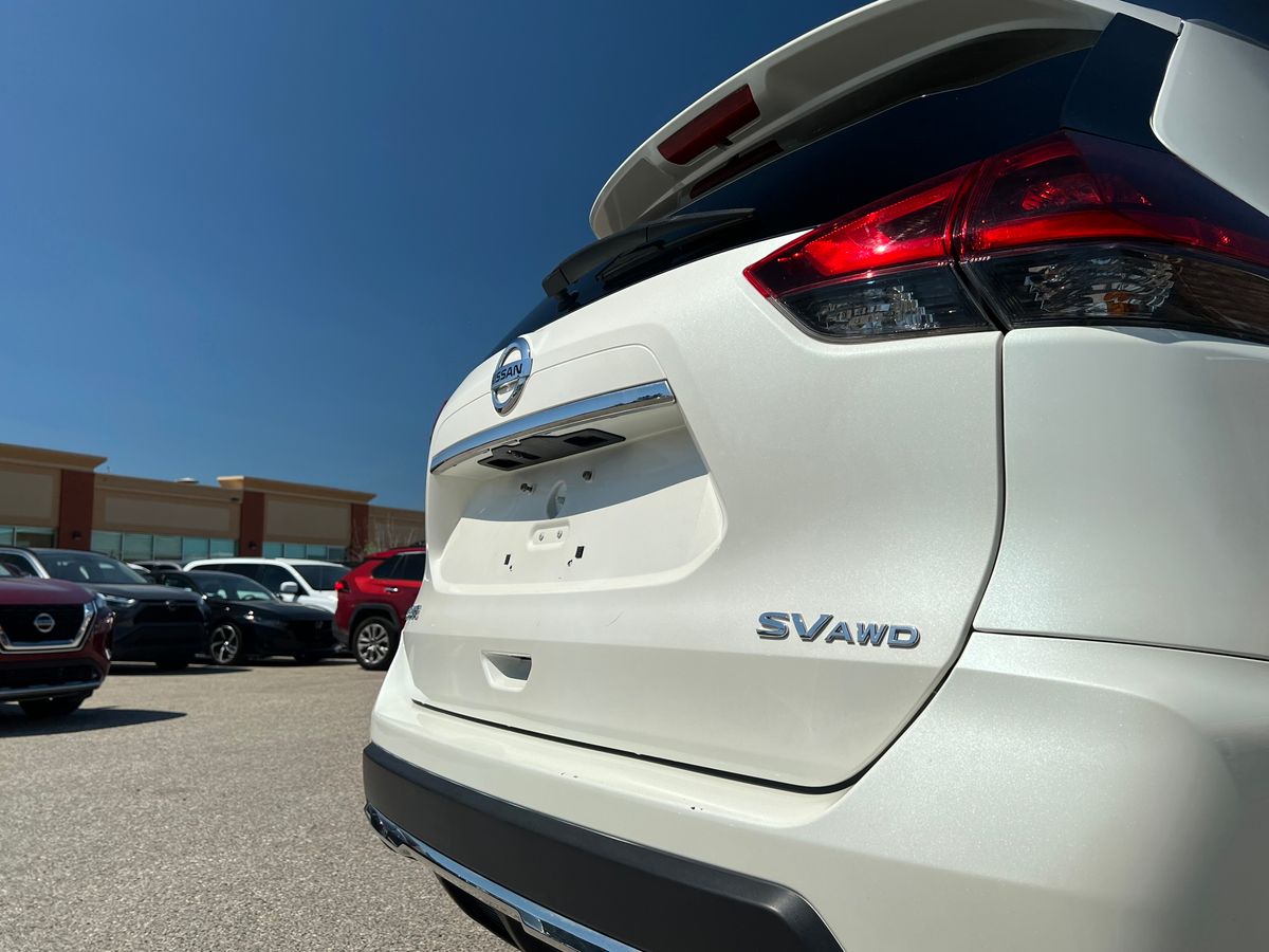 2018 Nissan Rogue - Image 10