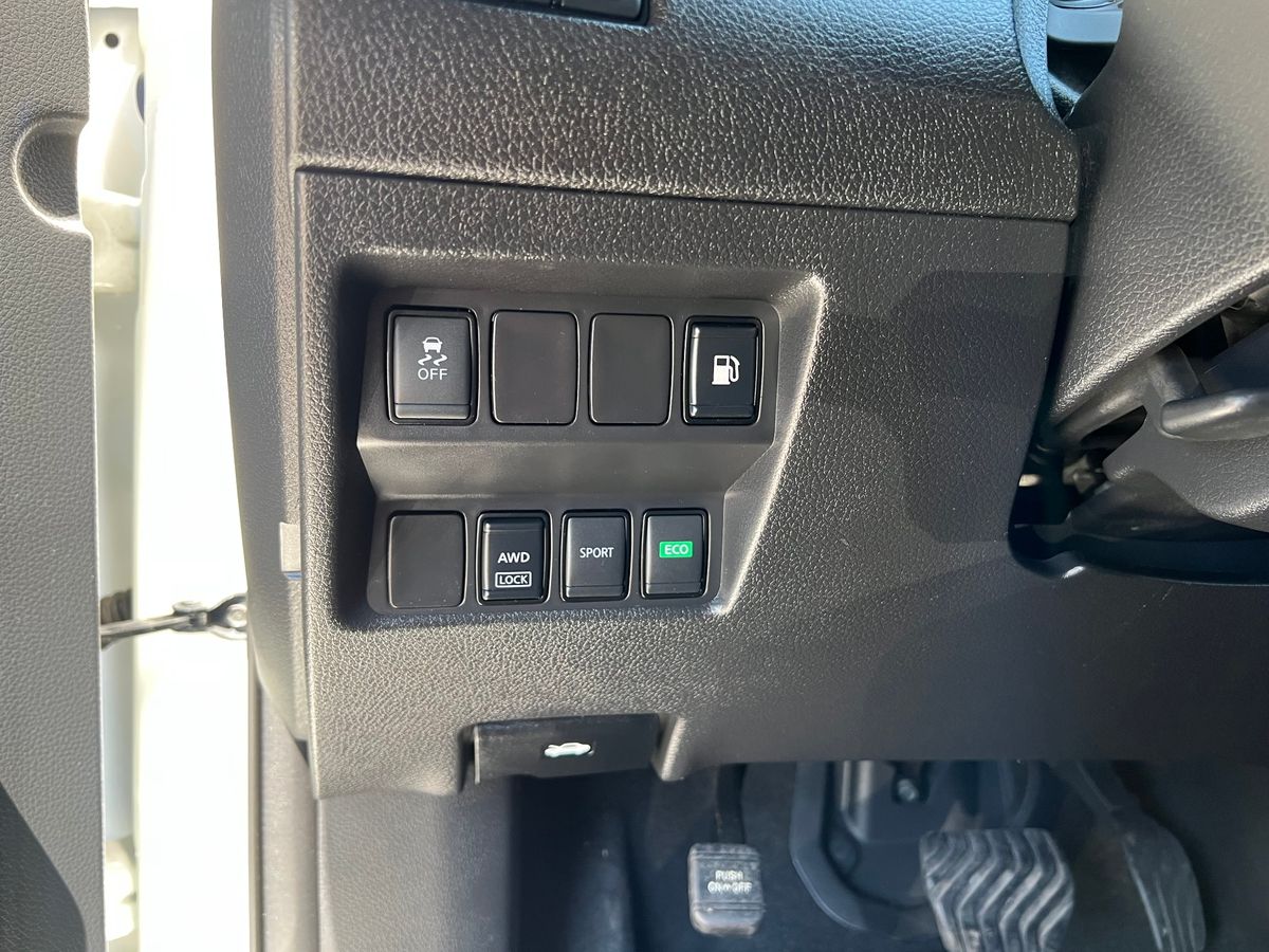 2018 Nissan Rogue - Image 17