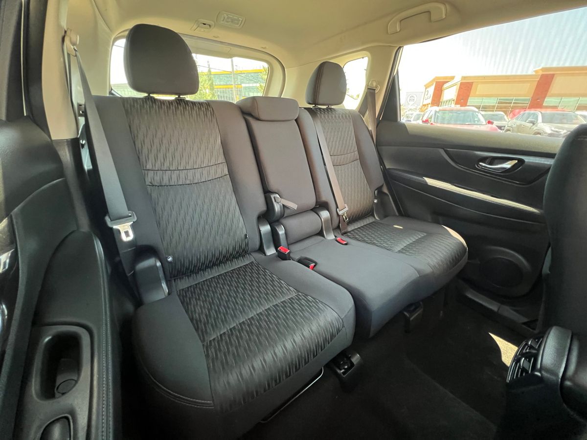 2018 Nissan Rogue - Image 14