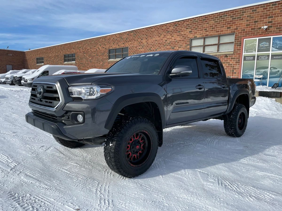 2023 Toyota Tacoma - Image 9