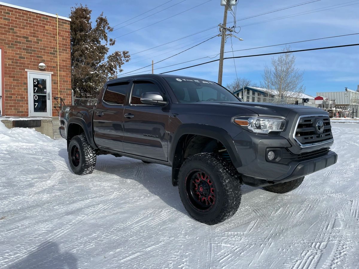 2023 Toyota Tacoma - Image 3
