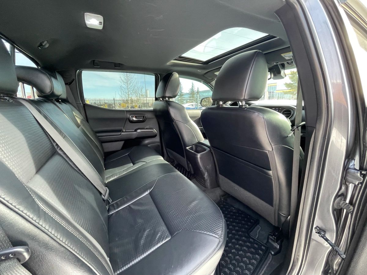 2023 Toyota Tacoma - Image 18