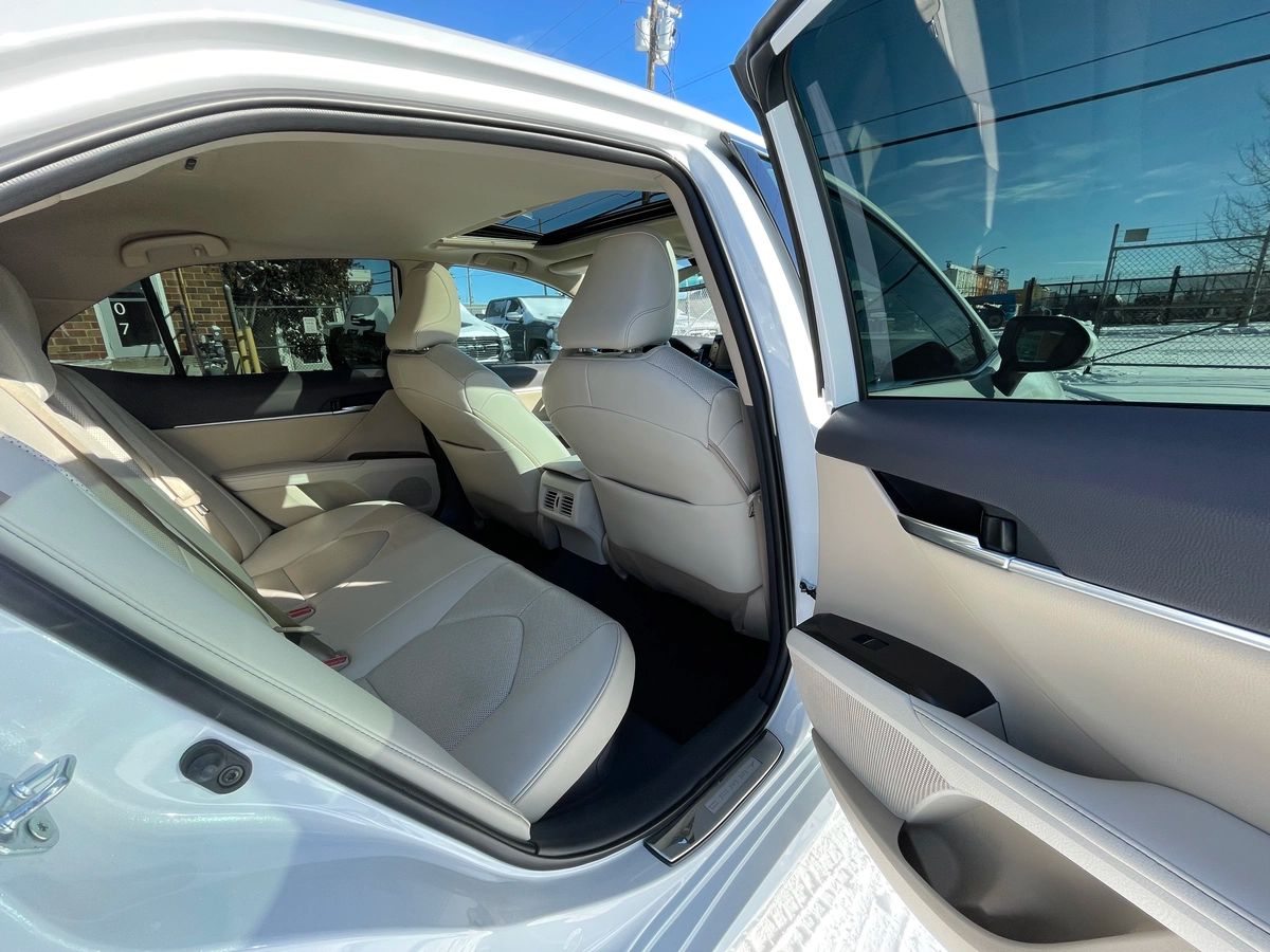 2023 Toyota Camry Hybrid - Image 18