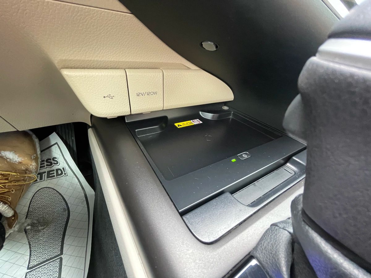 2023 Toyota Camry Hybrid - Image 28