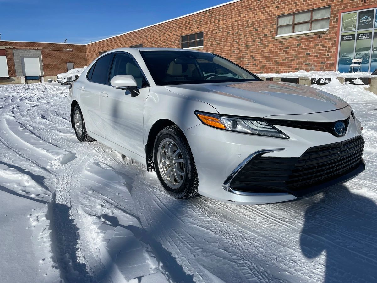2023 Toyota Camry Hybrid - Image 3