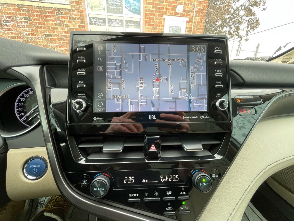 2023 Toyota Camry Hybrid - Image 29