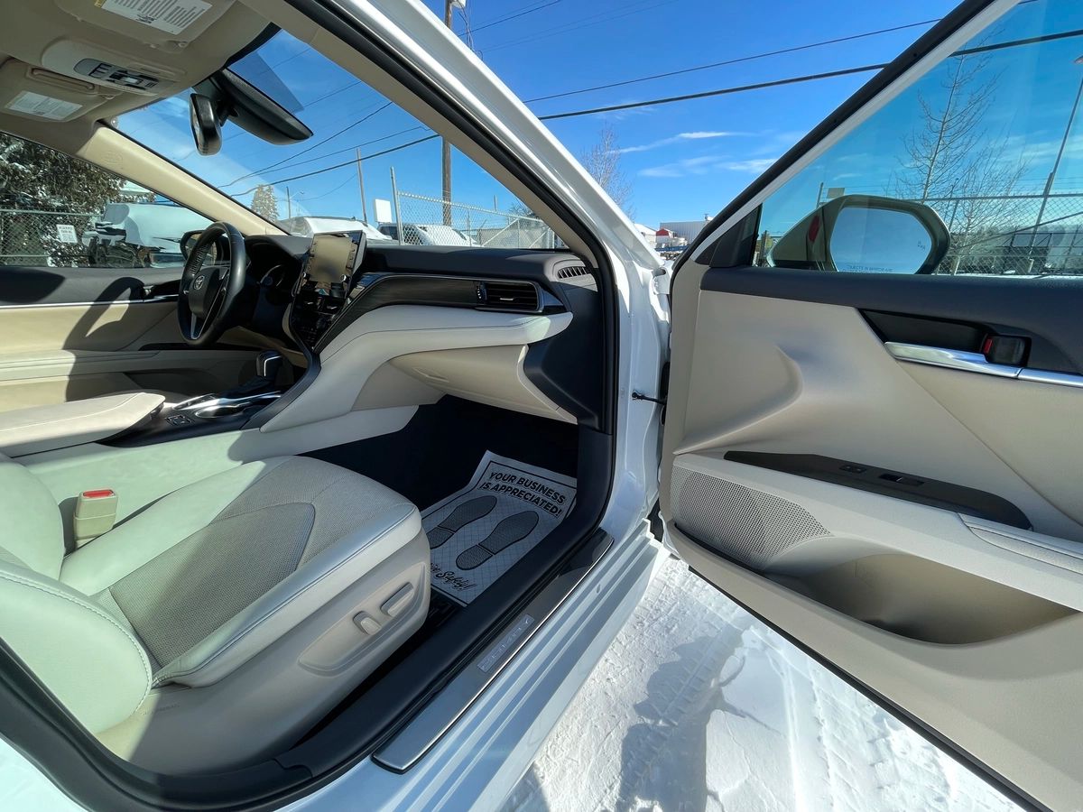 2023 Toyota Camry Hybrid - Image 20