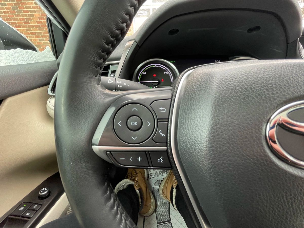 2023 Toyota Camry Hybrid - Image 32