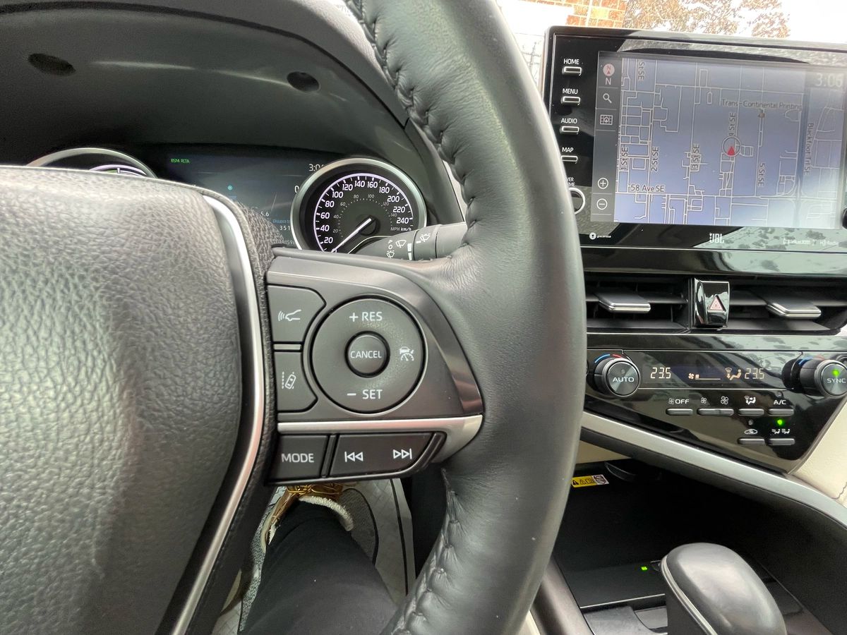 2023 Toyota Camry Hybrid - Image 31