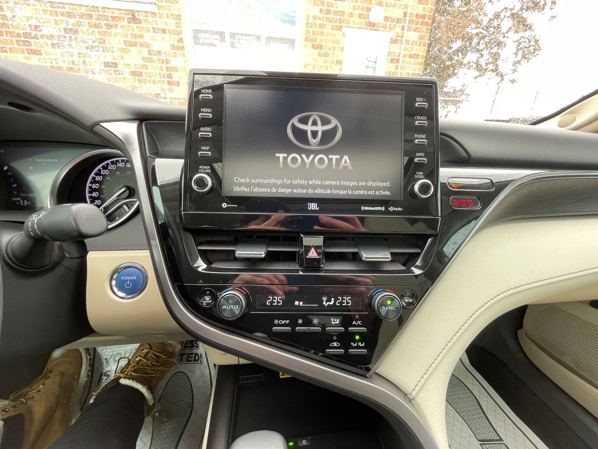 2023 Toyota Camry Hybrid - Image 27