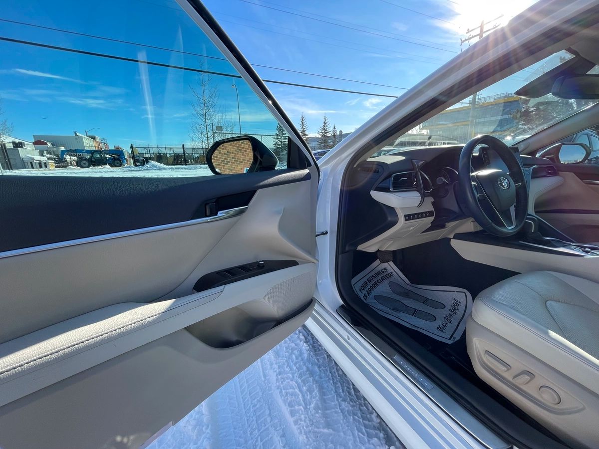 2023 Toyota Camry Hybrid - Image 14