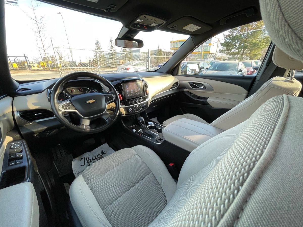 2022 Chevrolet Traverse - Image 17