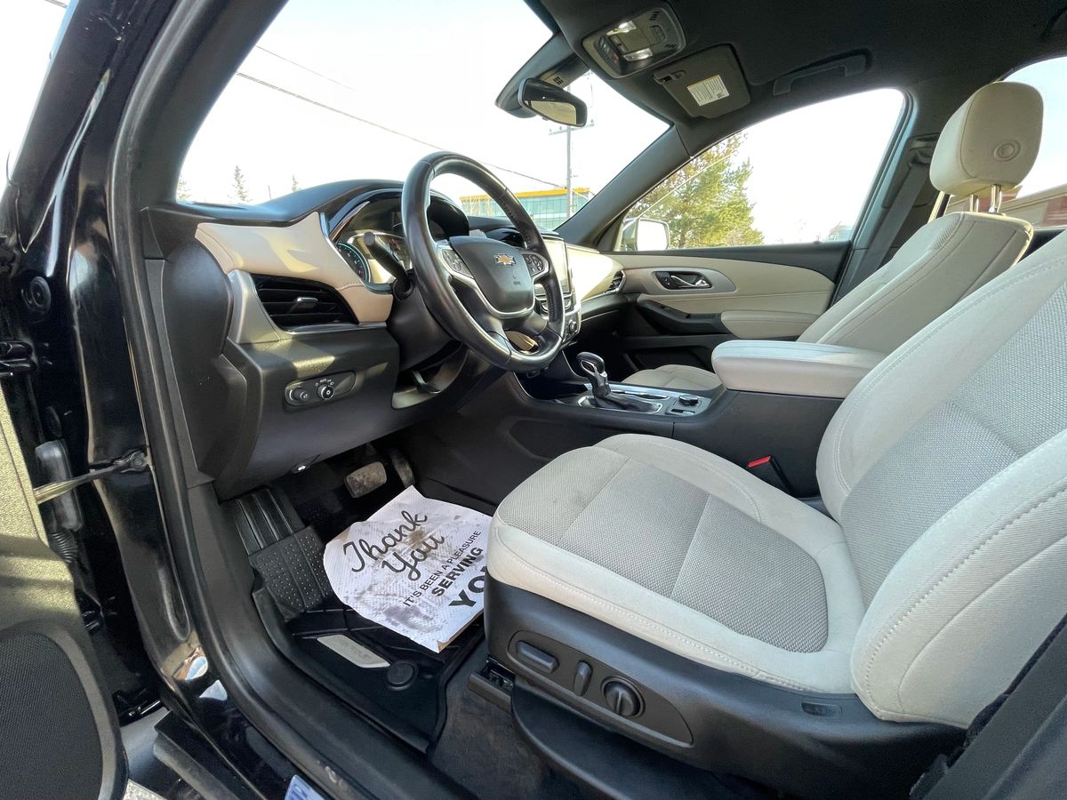 2022 Chevrolet Traverse - Image 12