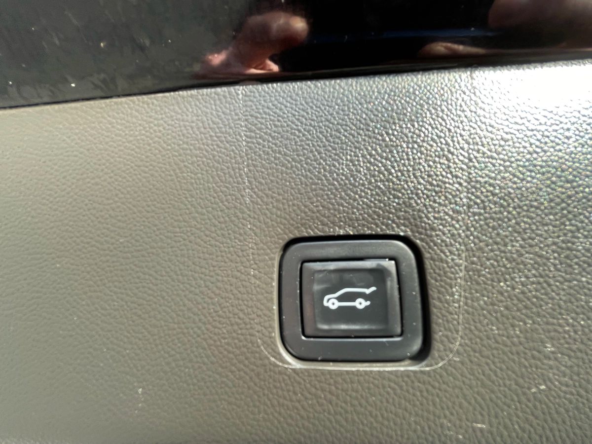 2022 Chevrolet Traverse - Image 23