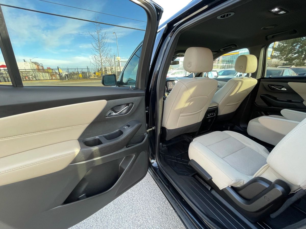 2022 Chevrolet Traverse - Image 16