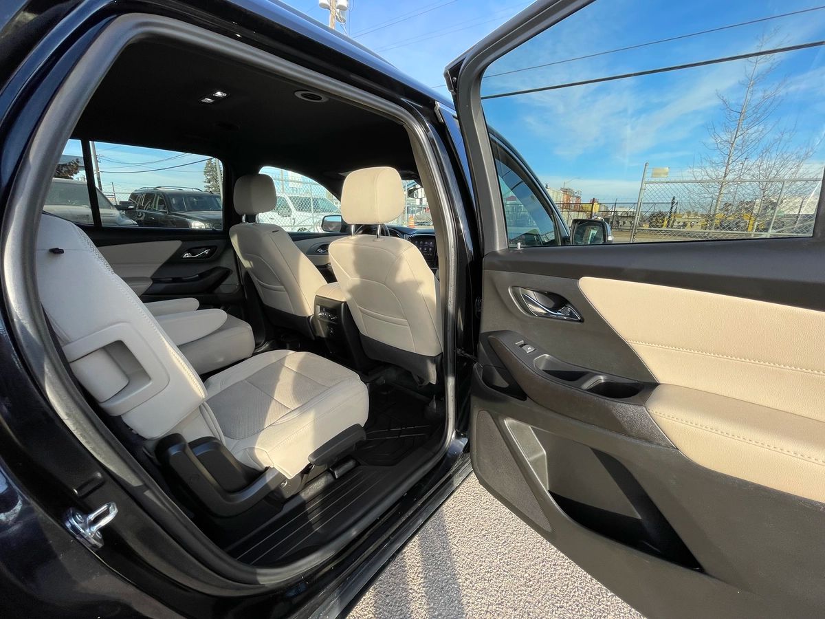 2022 Chevrolet Traverse - Image 24