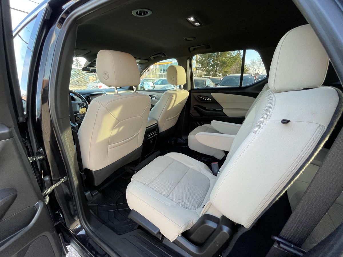 2022 Chevrolet Traverse - Image 15