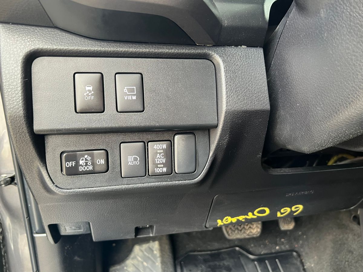 2023 Toyota Tacoma - Image 18