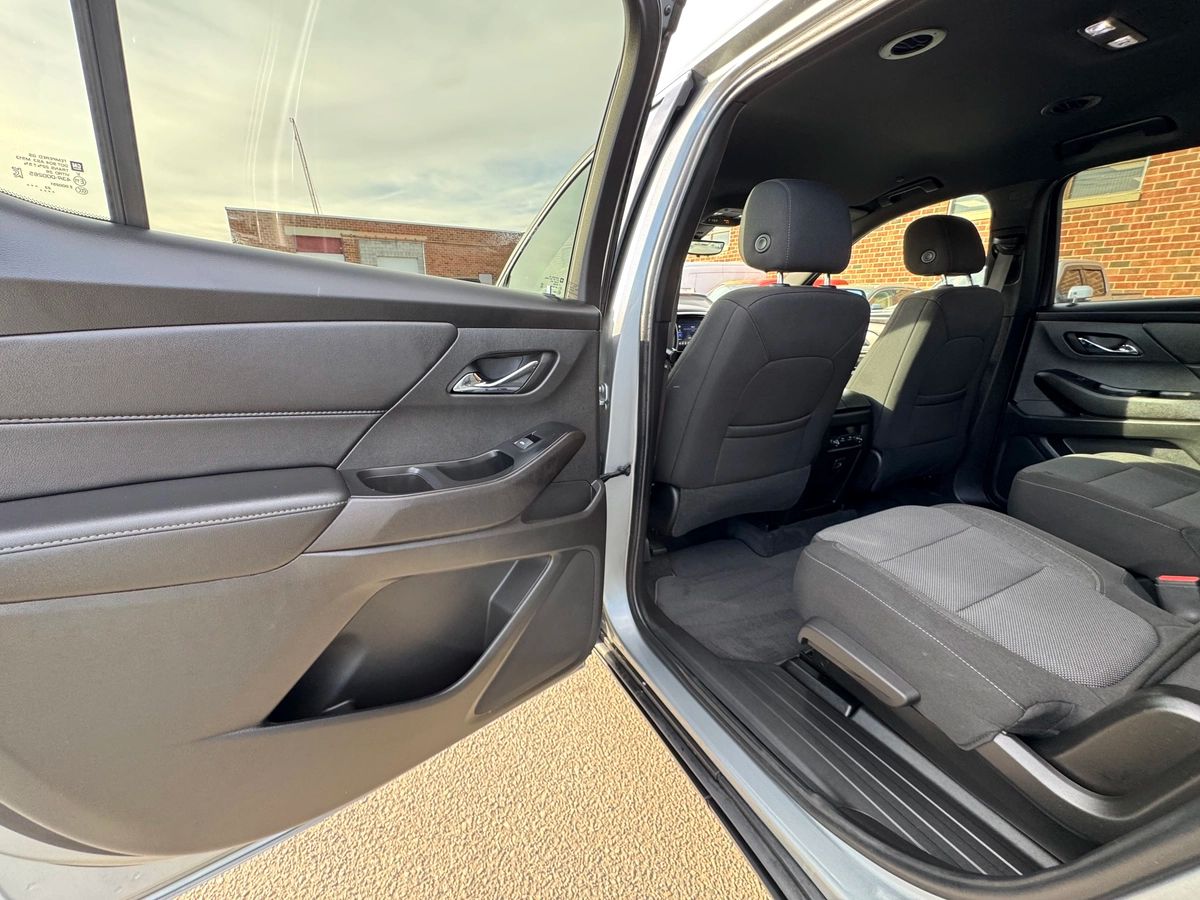 2023 Chevrolet Traverse - Image 16
